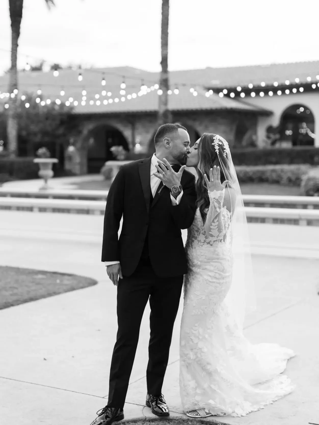 A moment for these gorgeous B&W shots of Alexa and Ryne🤍